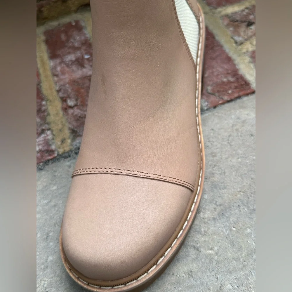 Women’s Beige Chelsea Lug Boots - Versatile Slip-On Ankle Boot
